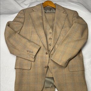 Vintage Austin Reed Men's Pure Virgin Wool Tan Plaid Suit - 42R